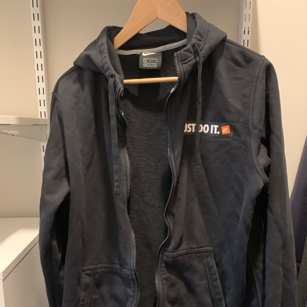 black Nike zip up hoodie